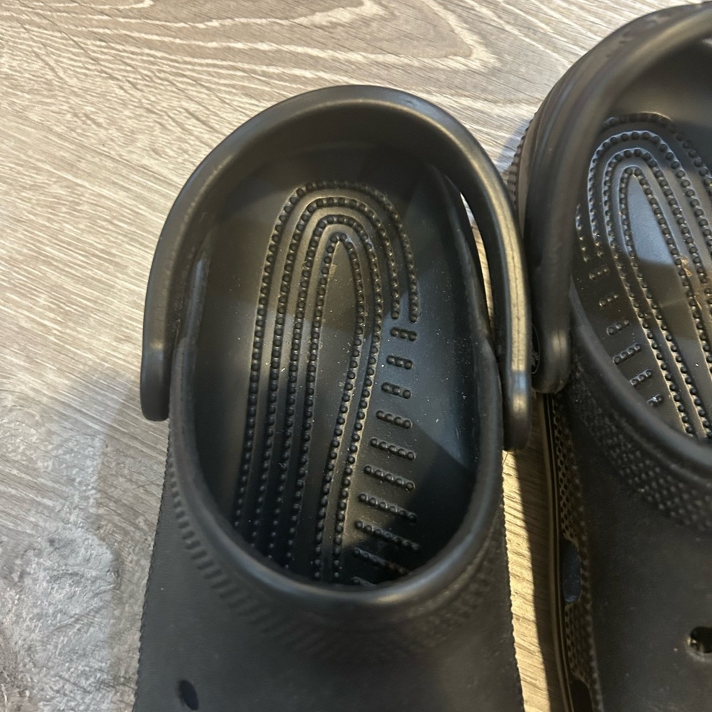 Unisex Black Crocs size 5 men or size 7 women - Picture 2 of 4